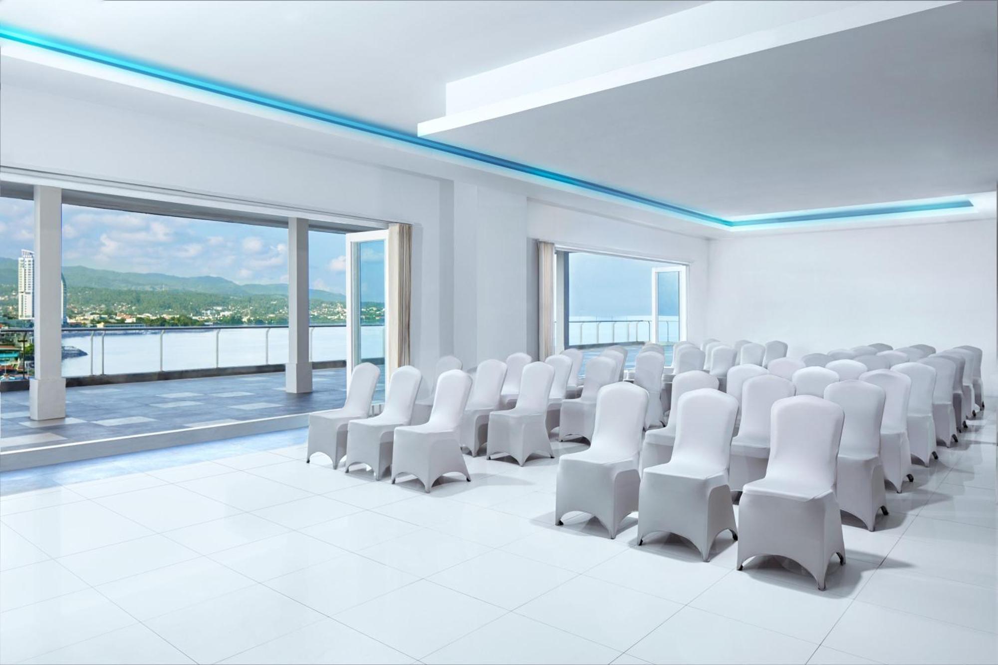 Four Points By Sheraton Manado Eksteriør bilde