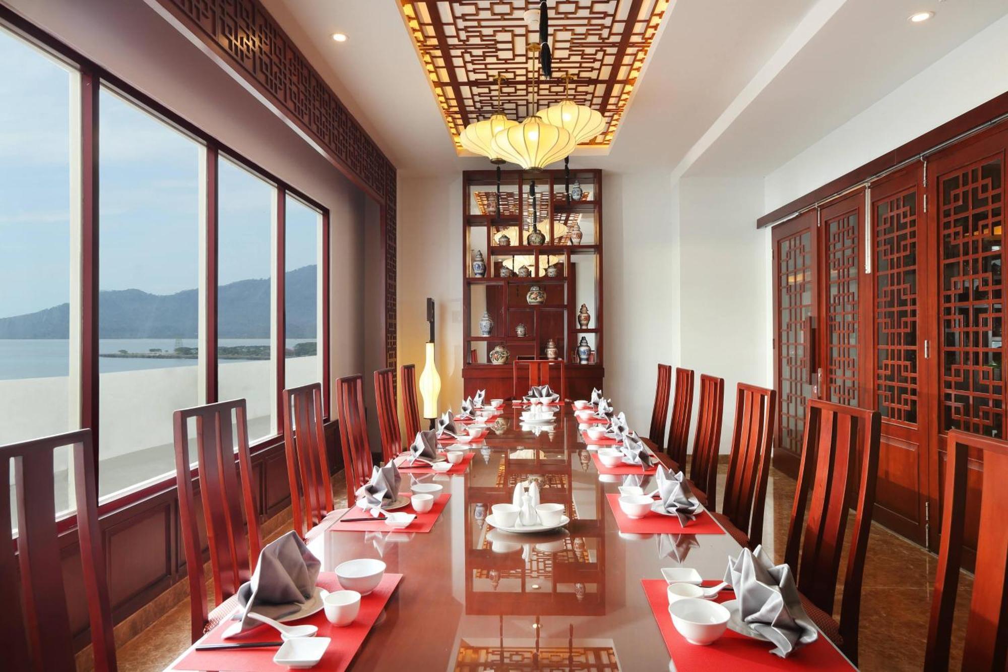 Four Points By Sheraton Manado Eksteriør bilde